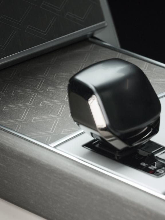 range_rover_sv_carmel_edition_689.jpg.ea37d48ab23b587bccd25088534d43d1.jpg
