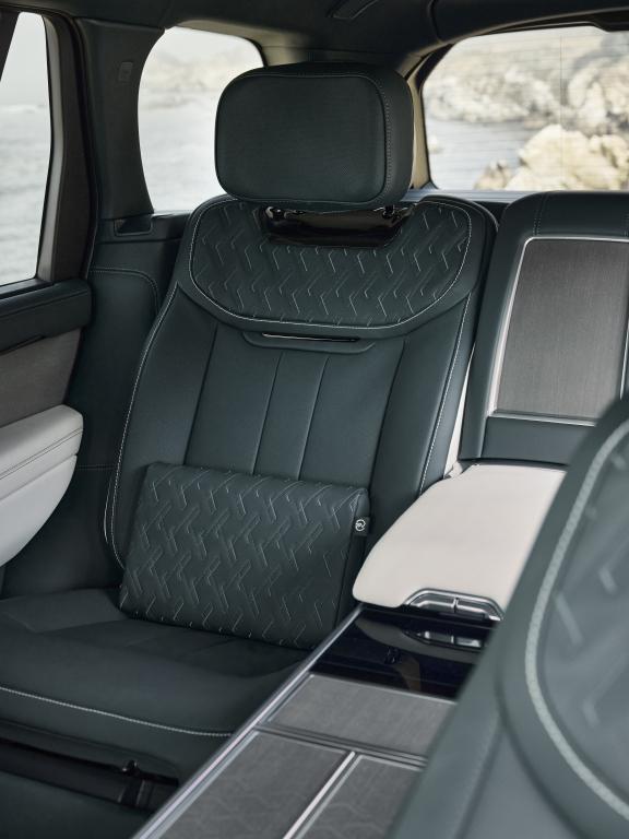 range_rover_sv_carmel_edition_87.jpg.0d21a8570067ed837d344894559542bf.jpg