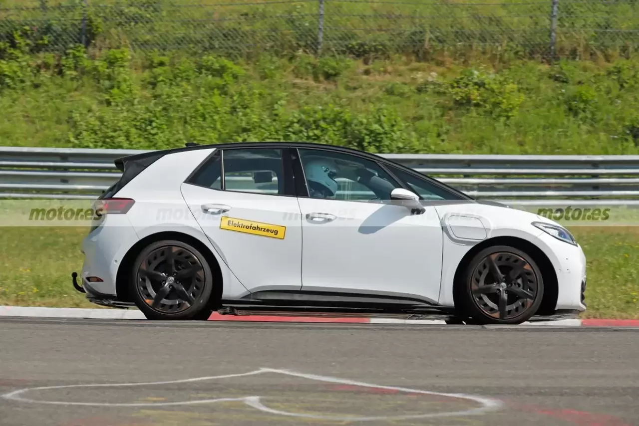 volkswagen-id2-2025-mula-nurburgring-fotos-espia-2024103714-1723559885_6.thumb.webp.7fccbd4dd780d847aa262abf4436047e.webp