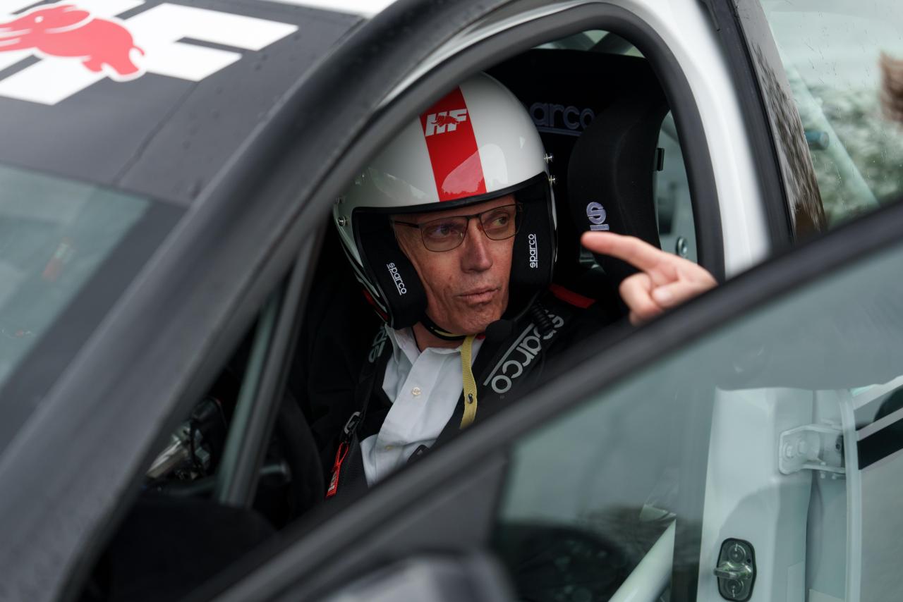 CarlosTavaresDrivestheNewLanciaYpsilonRally4HFatBalocco.thumb.jpg.77264951fca37ff7943d5efa2a5f1d86.jpg