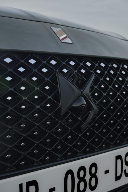 ds_7_plug-in_hybrid_awd_360_performance.jpg.8fddd2faa17c2ad647012f20a9360ca4.jpg