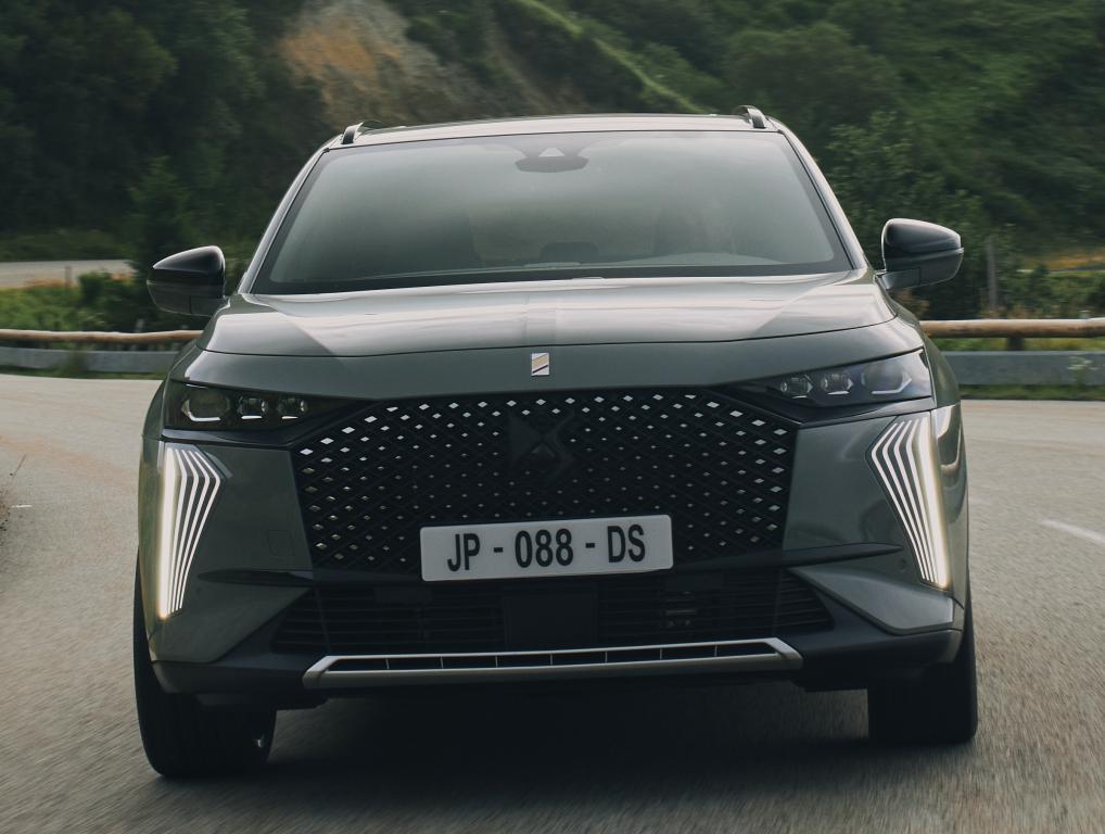 ds_7_plug-in_hybrid_awd_360_performance_38_0b070be7095c070f.jpg.c00775c3d7ebd44e5fd8fee905369480.jpg