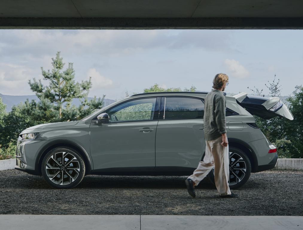 ds_7_plug-in_hybrid_awd_360_performance_39_087e06220fd90c05.jpg.a106acf9b6fd5794cd45d08268721094.jpg