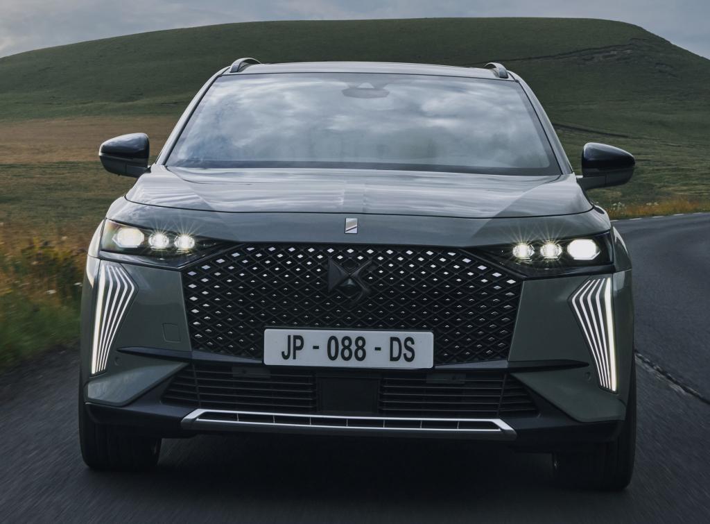 ds_7_plug-in_hybrid_awd_360_performance_4_0be807f00f750b67.jpg.1ca15ec9189dab3c5c6b85fd56d941bb.jpg