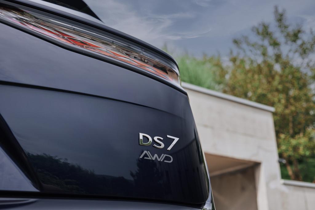 ds_7_plug-in_hybrid_awd_etoile_1.jpg.763b5898b7c3cd623c5c95a6fda5ca2e.jpg