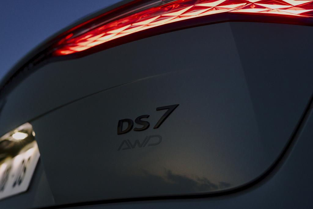 ds_7_plug-in_hybrid_awd_etoile_9.jpg.e66153c5b0280be2f80d7cca363d7524.jpg