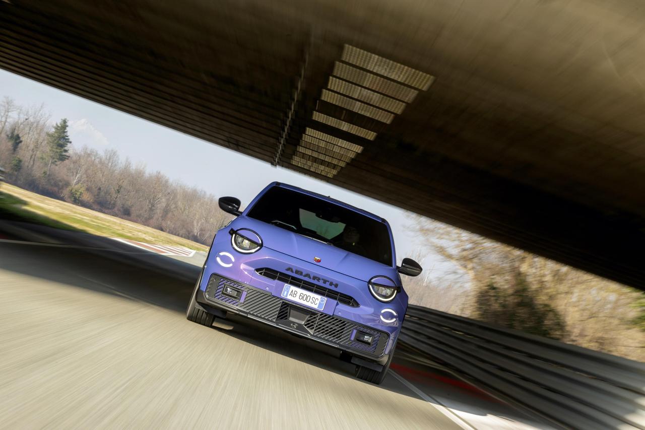 Abarth600eScorpionissima_12.thumb.jpeg.757f73a100c6e6076e9d6344acfdb6ad.jpeg