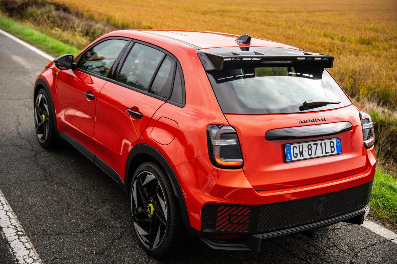 Abarth600eTurismo(4).thumb.jpg.c2013110a9b3817f6d617620dca6a102.jpg