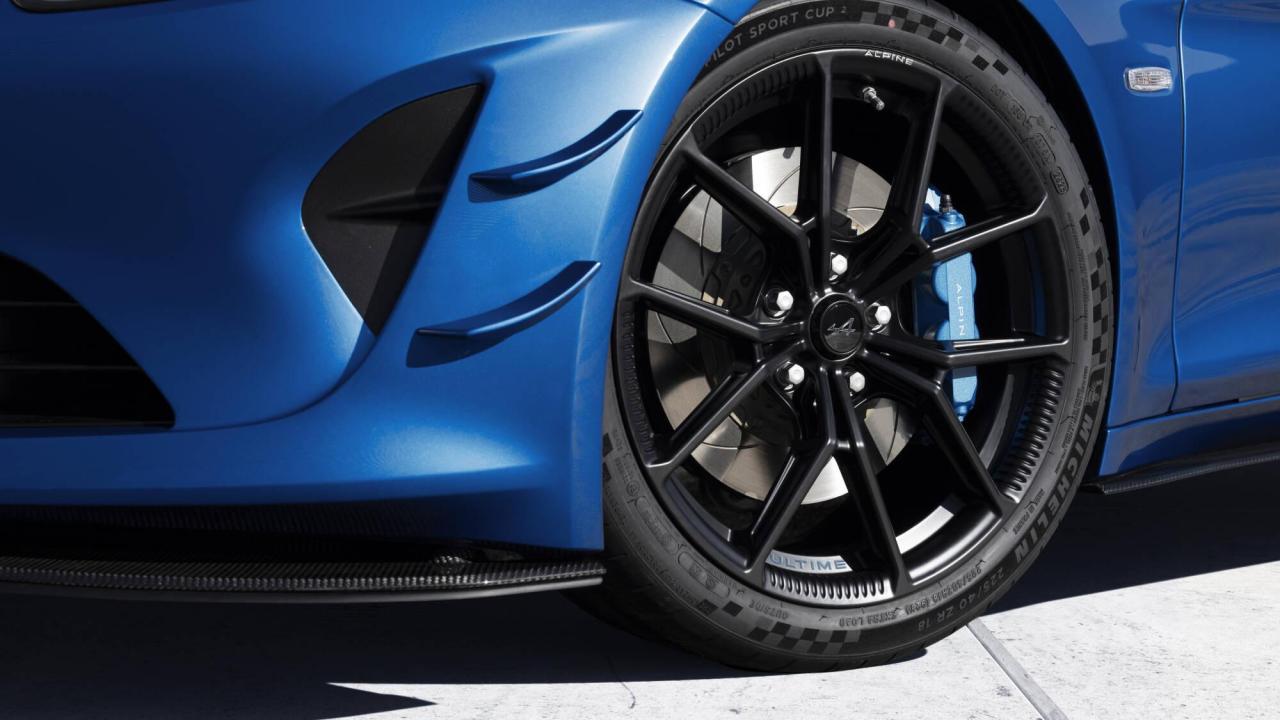 Alpine_A110_R_Ultime_11.thumb.jpg.dc907999d42e3bfef972f15959855c9e.jpg