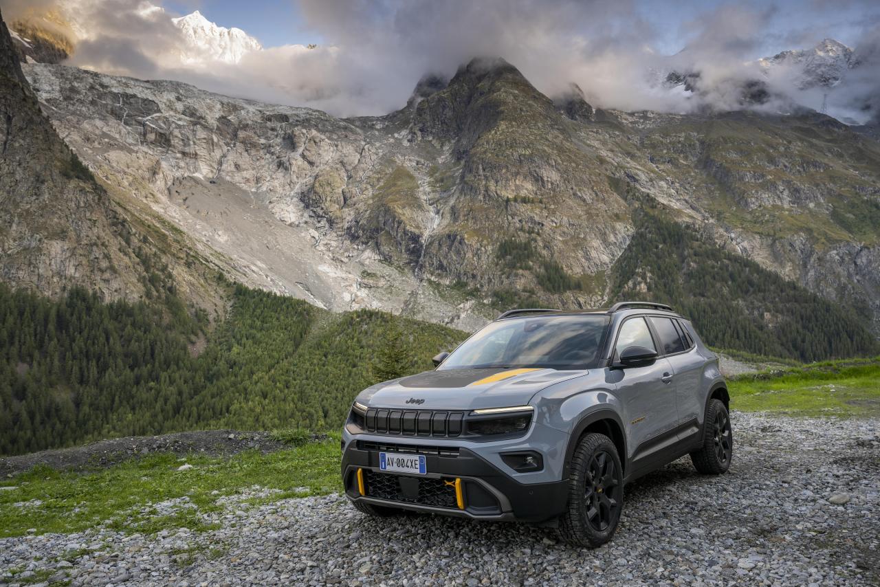 JeepAvenger4xeTheNorthFaceEdition(10).thumb.jpg.4f8846c3095afc70d64c3bd55584770b.jpg