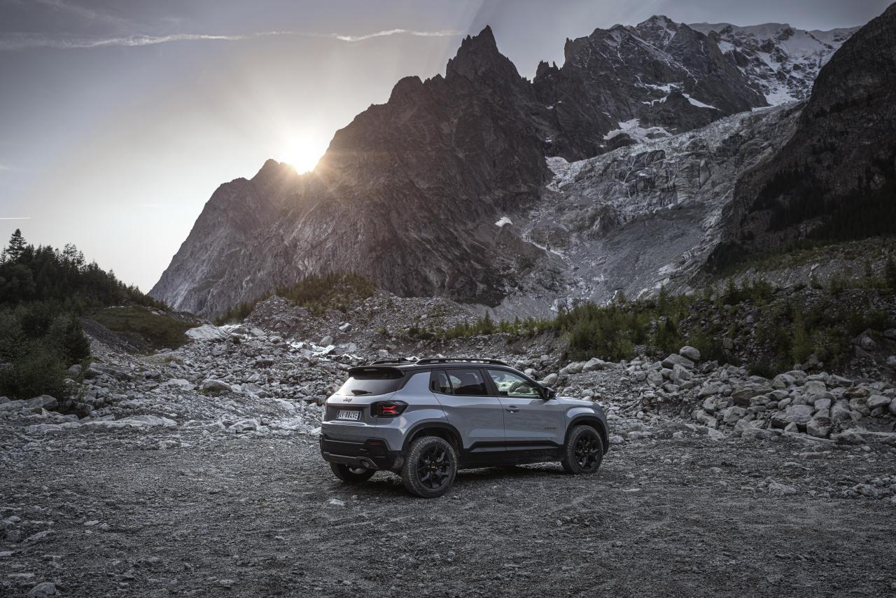 JeepAvenger4xeTheNorthFaceEdition(6).thumb.jpg.0cfa7dfcde45778fa566f3c9625580e2.jpg
