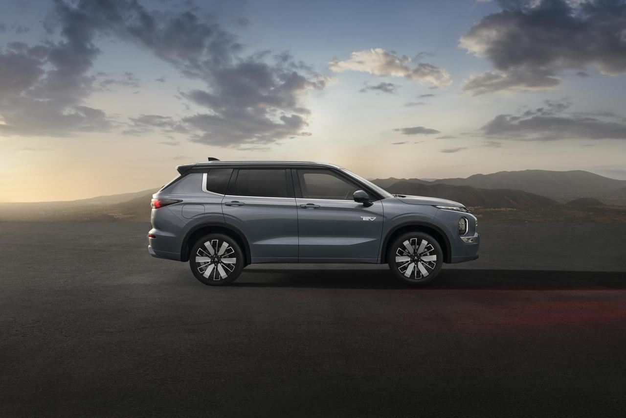New-Outlander-PHEV_004L.jpg