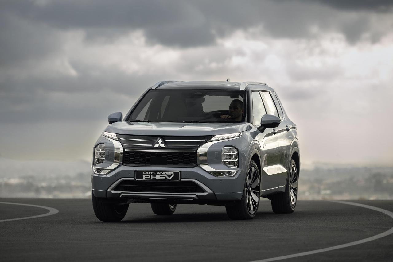New-Outlander-PHEV_011L.jpg