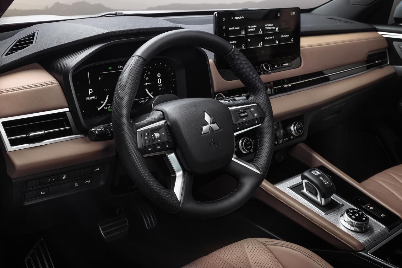 New-Outlander-PHEV_019L.jpg
