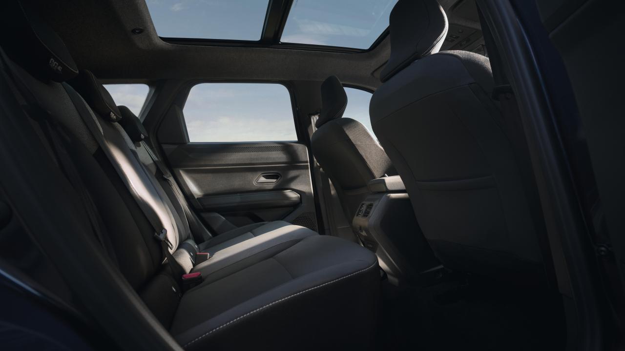 Nouveau_Dacia_Bigster_HYBRID_155_Journey_Bleu_Indigo_25.jpg