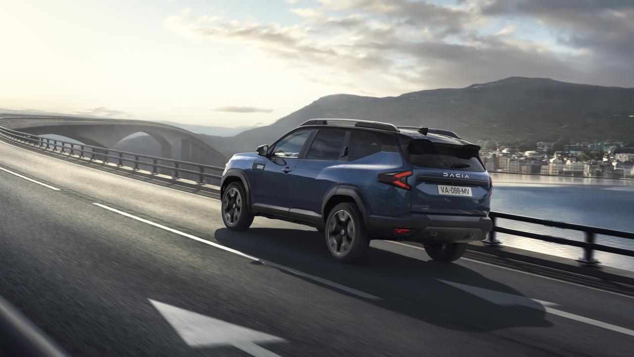 Nouveau_Dacia_Bigster_HYBRID_155_Journey_Bleu_Indigo_3.jpg