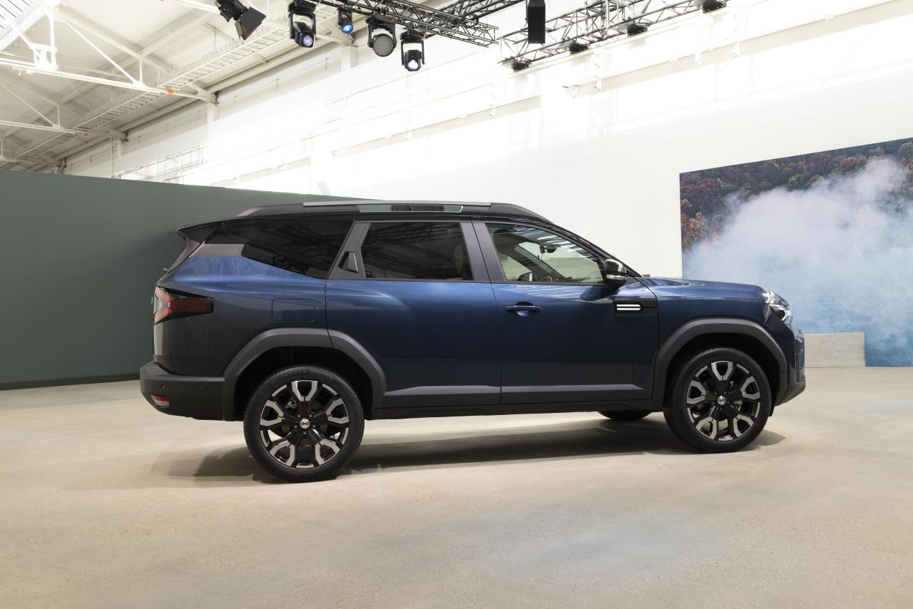 Nouveau_Dacia_Bigster_HYBRID_155_Journey_Bleu_Indigo_34.jpg