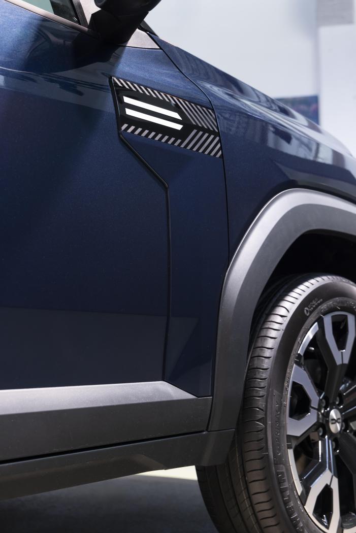 Nouveau_Dacia_Bigster_HYBRID_155_Journey_Bleu_Indigo_45.jpg
