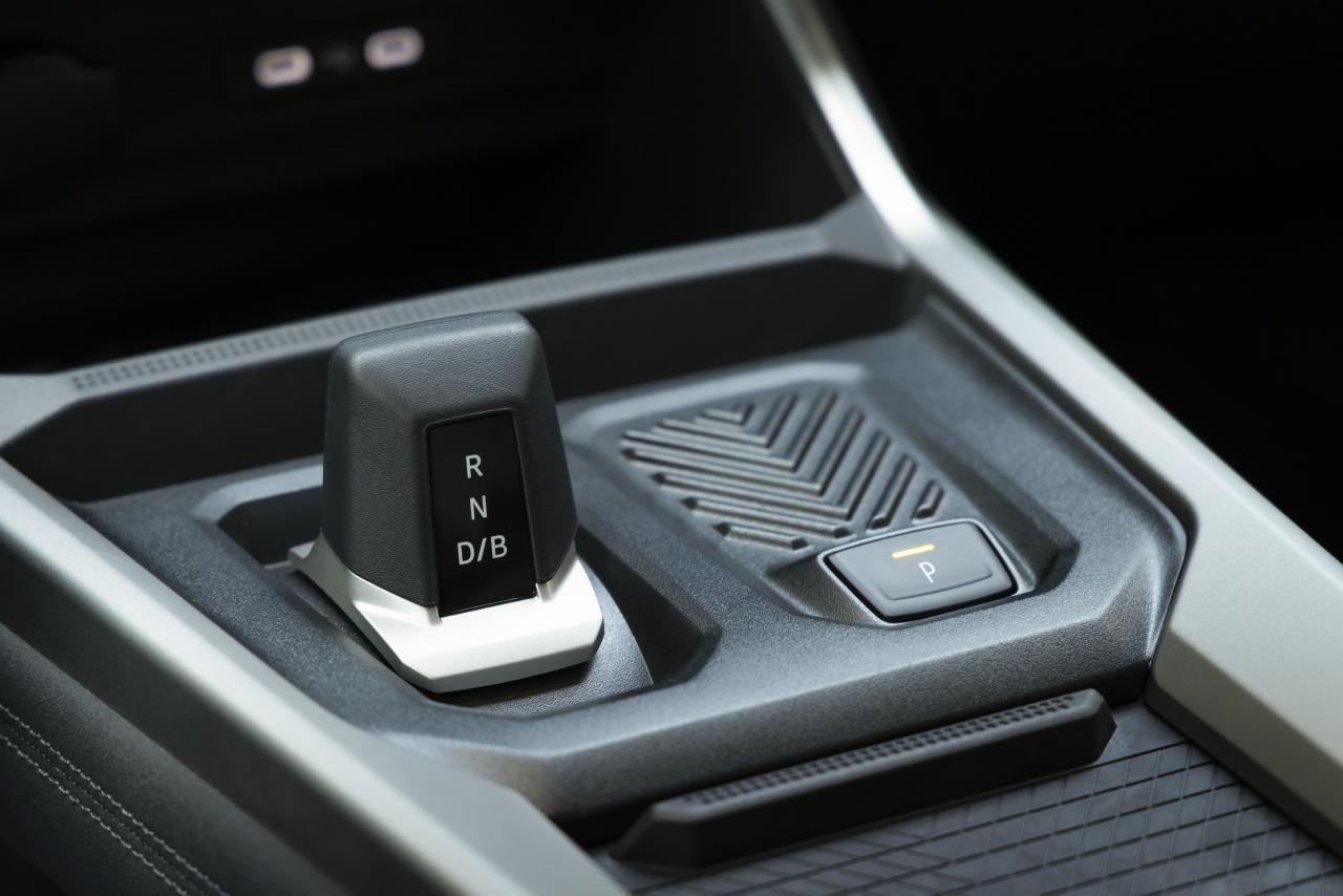 Nouveau_Dacia_Bigster_HYBRID_155_Journey_Bleu_Indigo_65.jpg