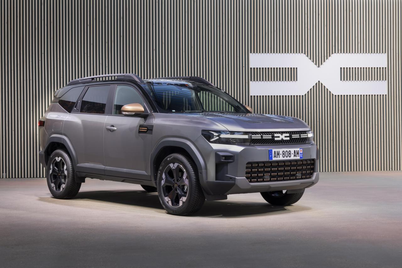 Nouveau_Dacia_Bigster_TCe_130_4x4_Extreme_Gris_Schiste_3.jpg