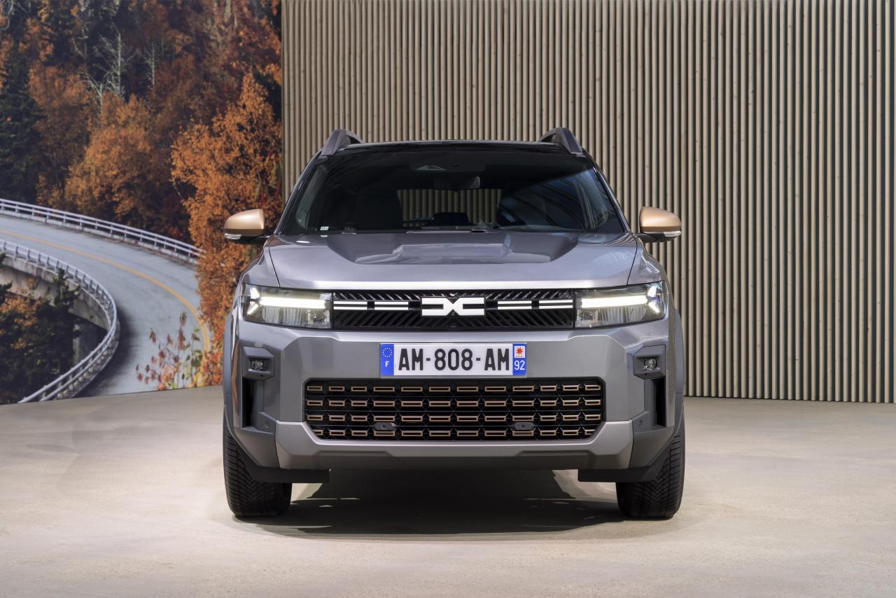 Nouveau_Dacia_Bigster_TCe_130_4x4_Extreme_Gris_Schiste_6.jpg