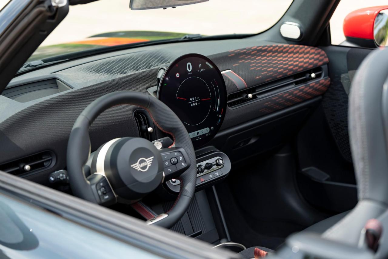 P90562575_lowRes_mini-john-cooper-wor.thumb.jpg.2e05f9f506102ba4ad2ee5f7e25f5034.jpg