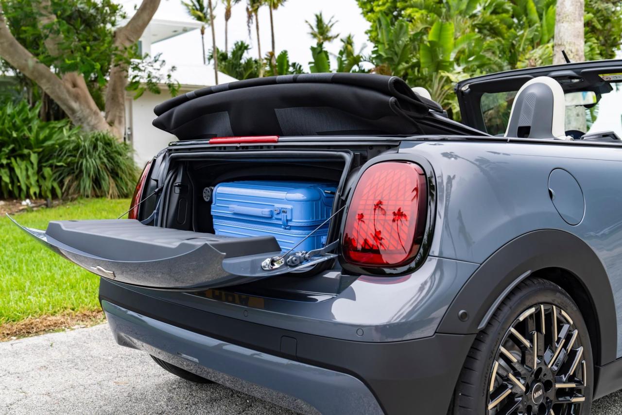 P90567173_lowRes_mini-cooper-s-conver.jpg