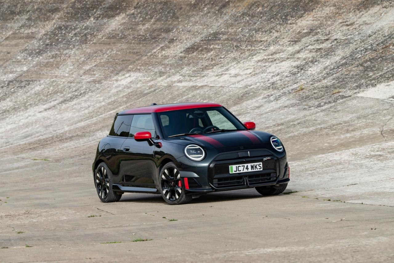 P90571675_lowRes_the-mini-john-cooper.thumb.jpg.d15ce25192637b30f994d8915155cbcc.jpg
