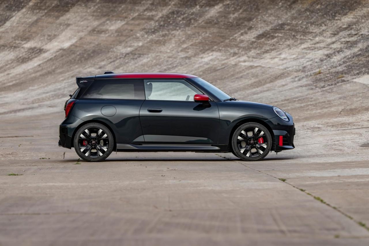 P90571678_lowRes_the-mini-john-cooper.thumb.jpg.7d53d4db151fbd0fd7571377cce25a73.jpg