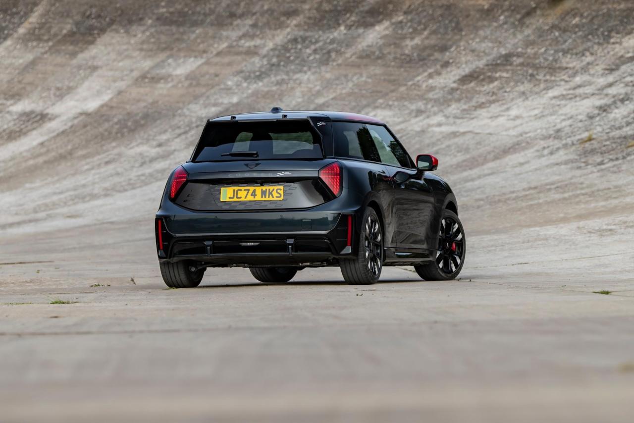 P90571680_lowRes_the-mini-john-cooper.thumb.jpg.a0c9d7396a9fd31d20bc6b5a27f7514e.jpg
