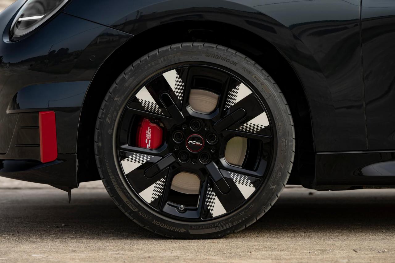 P90571687_lowRes_the-mini-john-cooper.thumb.jpg.3ad4f7b658fd8d159409f591e48eae62.jpg