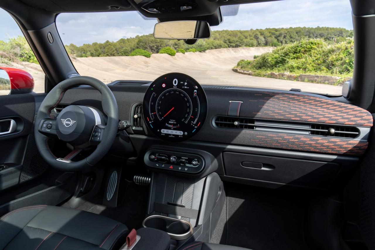 P90573981_lowRes_mini-john-cooper-wor.thumb.jpg.03b77a33a373003bb6f3afdcf68bdb09.jpg
