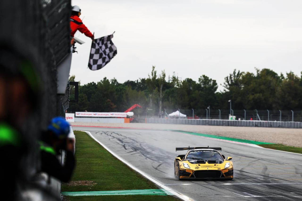 Small-25085-02-maserati-gt2-barcelona-race-1.thumb.jpg.4a0873fcbcba06ec3e7777c974ccfda0.jpg