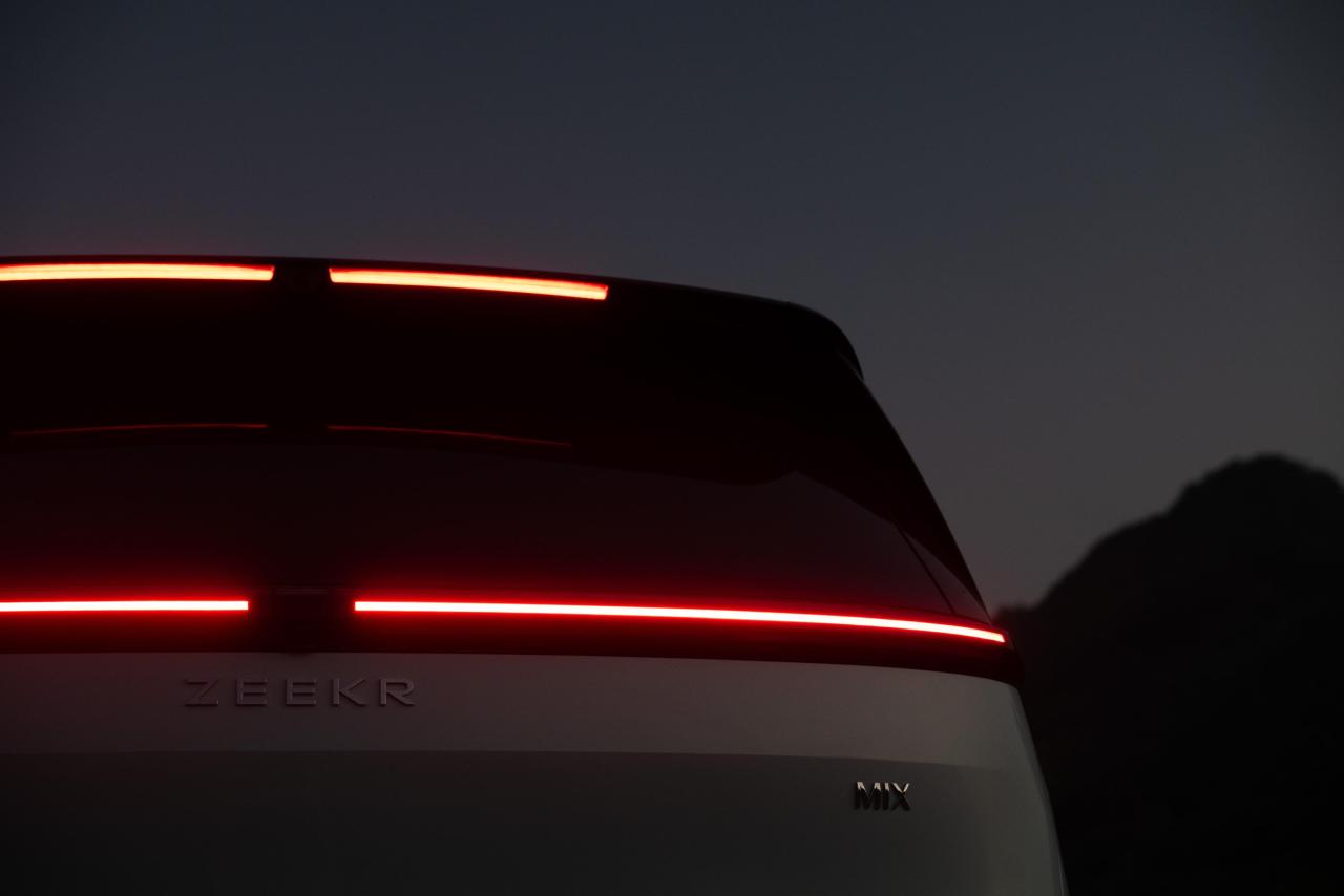ZeekrMIXlaunch_night_07.thumb.JPG.69852eff74791f6d6aedba32190e2341.JPG