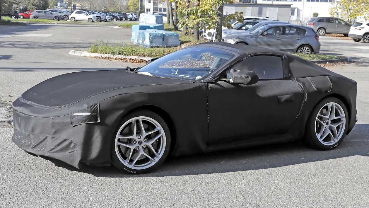 FerrariRomafrontangled_kusysw.webp.5f4e25d8fa3c02a8e1dc01c0be3d1a12.webp
