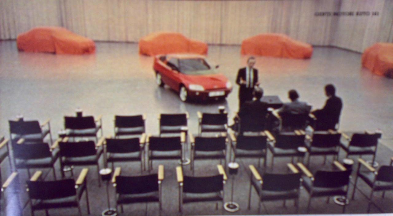 Fordsalapresentazionicouprossa.thumb.jpg.85c29544562eb50c72c8540ca1adb444.jpg