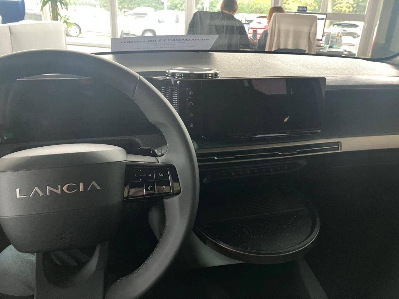 LANCIAY1.jpg