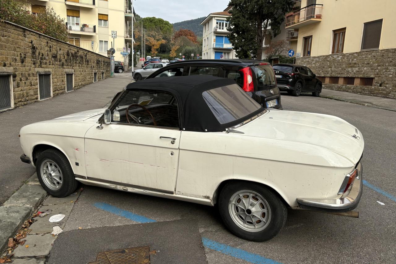 Peugeot_304_cabriolet_lato.thumb.JPG.1b14538fa15331b920e1b8d10af0bfc2.JPG