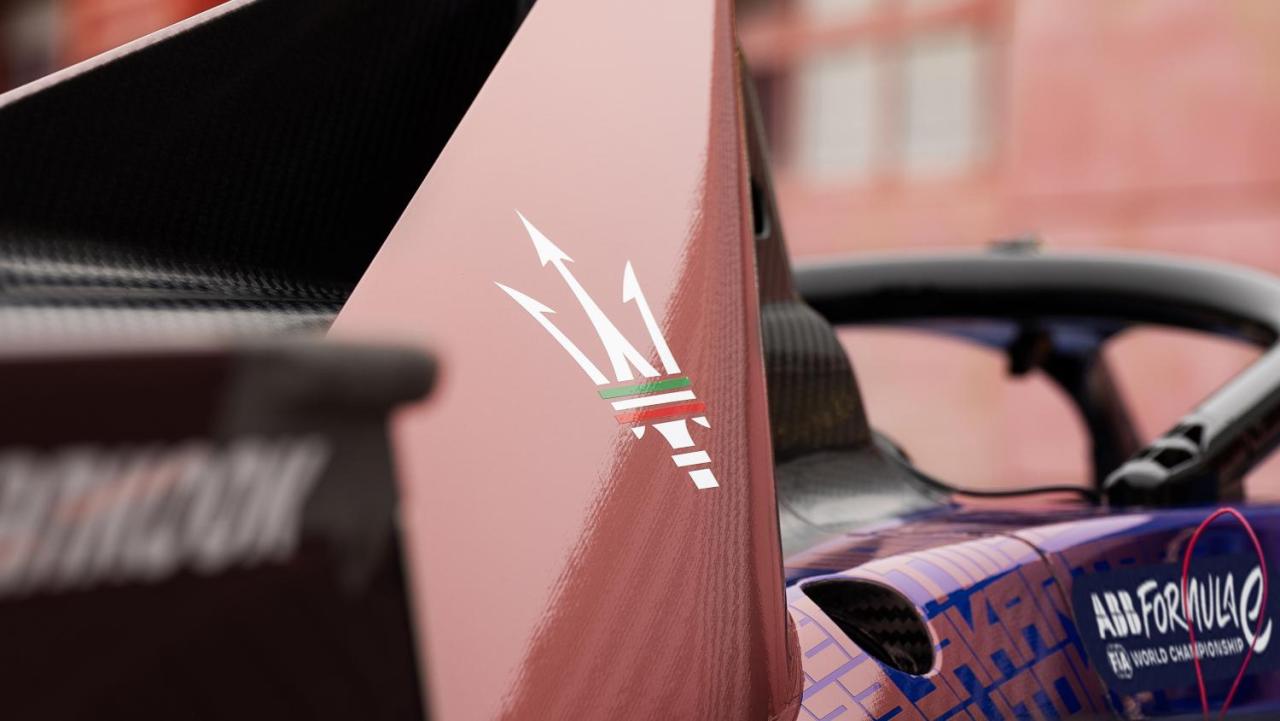 Small-25149-maserati-formula-e-tipo-folgore-season-11-livery12.thumb.jpg.56f6d9390ec42f0557444a2f5aab347d.jpg
