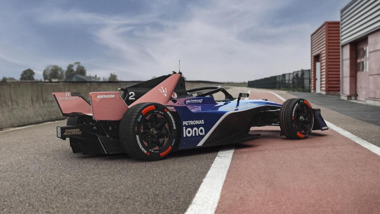 Small-25156-maserati-formula-e-tipo-folgore-season-11-livery05.thumb.jpg.2586a4668cce8a21ce7dda9a9de0b850.jpg