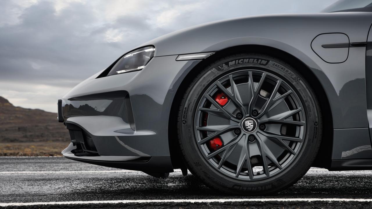 TaycanGTSSportTurismo(1).thumb.jpg.df25f55a7fe892467ad05c90918e2f74.jpg