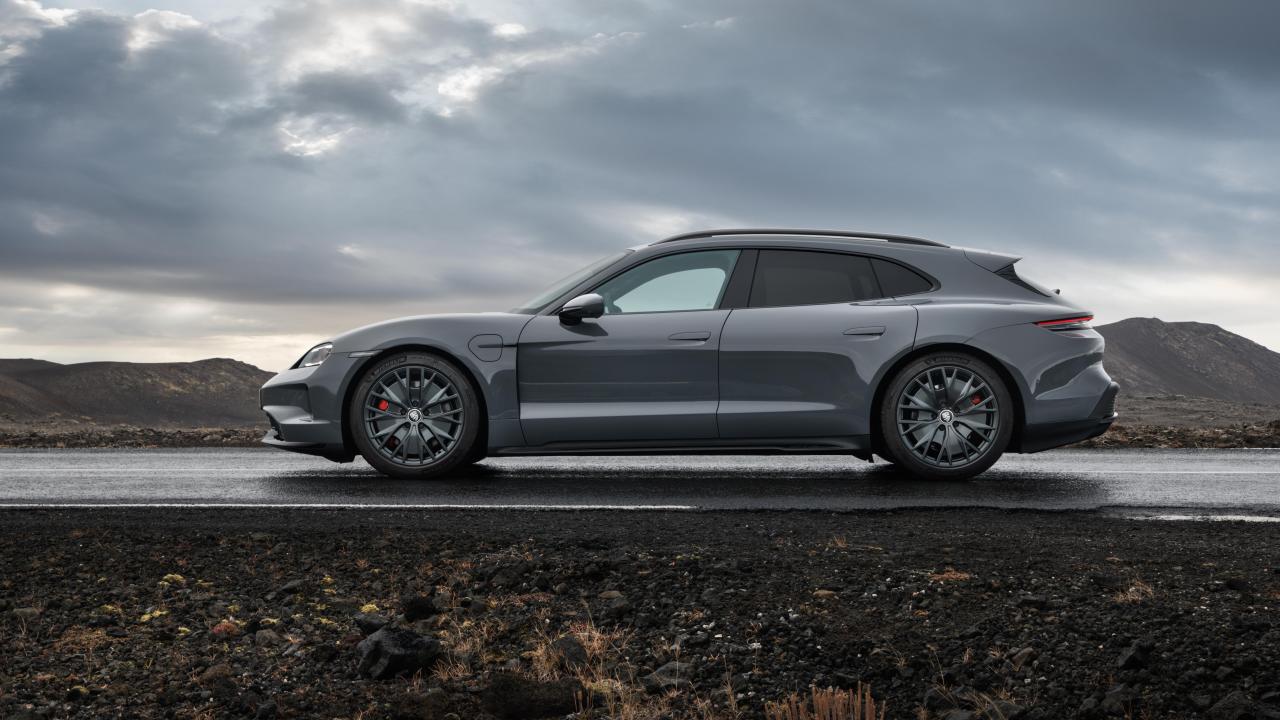 TaycanGTSSportTurismo(3).thumb.jpg.1b22977db3763f12ccae6703433fa2b0.jpg