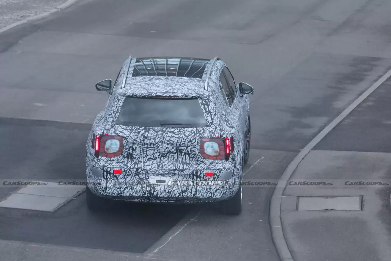 2026-Mercedes-GLB-Spy-Shots-16.thumb.webp.0442b6b4c1780e3702f19c6af7d57e13.webp