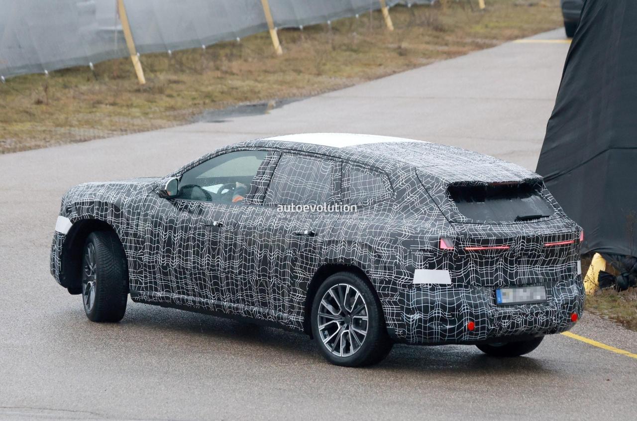 2026-bmw-ix3-neue-klasse-sheds-more-camo-shows-off-reasonably-sized-kidney-thing_4.thumb.jpg.50883184aaa714146595d25f9ca90d61.jpg