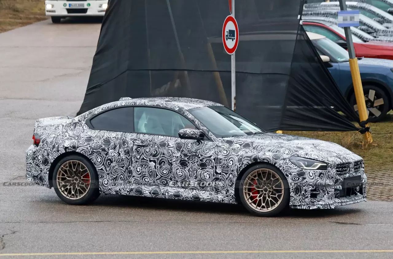 BMW-M2-CS-11.thumb.webp.1a7d28efbdeb4df660d3b51453237837.webp
