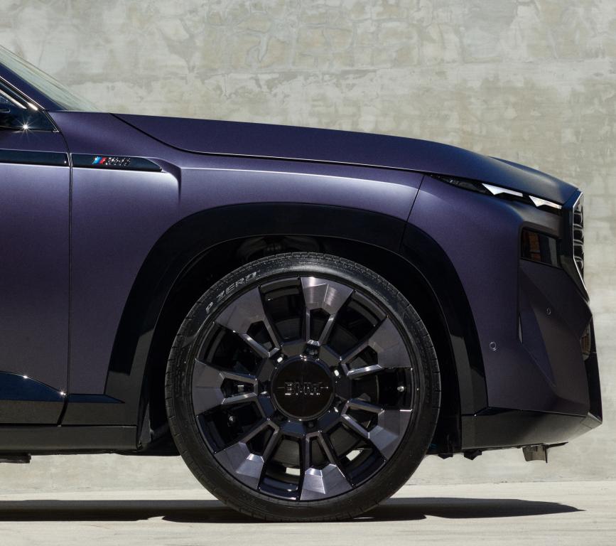 bmw_xm_kith_concept_33_0000052110ae0ec5.jpg.5e15670e08f3c9b3c6fd1bcc0c98395c.jpg