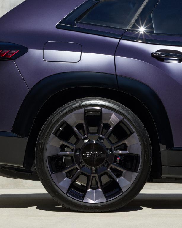 bmw_xm_kith_concept_46.jpg.07662f13694ecb62364325a22ae3a00e.jpg