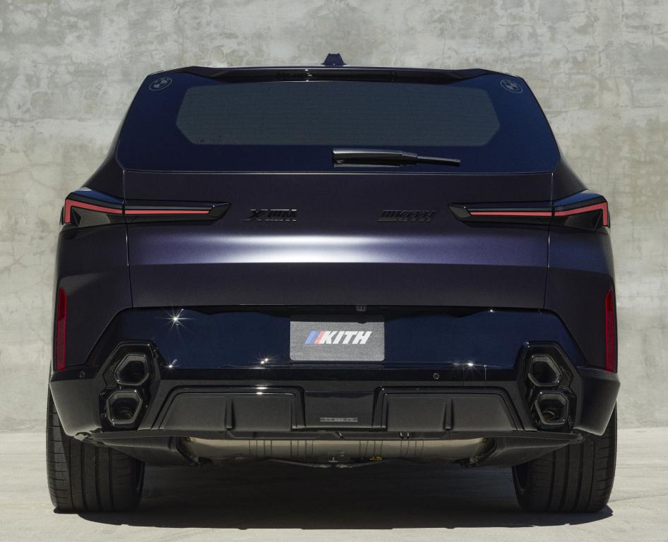 bmw_xm_kith_concept_72_008b06220ebe0bf9.jpg.afadcc693aff78ac23e44b5be024c29d.jpg