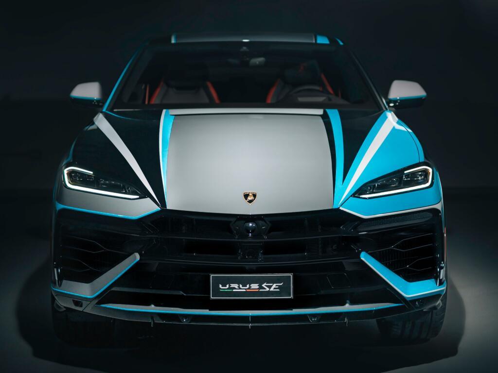 lamborghini_urus_se_29_00f408550eac0b02.jpg.cdad7bea346a8b3f3881599b1dc3075c.jpg