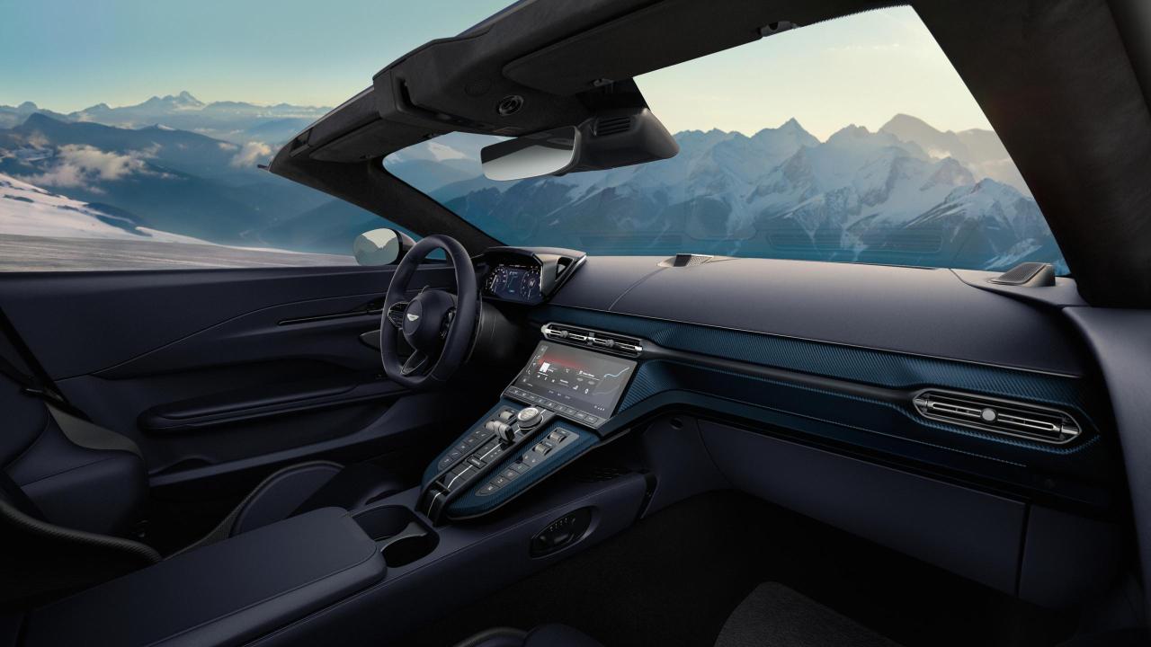 AstonMartinVantageRoadster_14.thumb.jpg.8ec981f17df0c50690e709ccad8e70f3.jpg